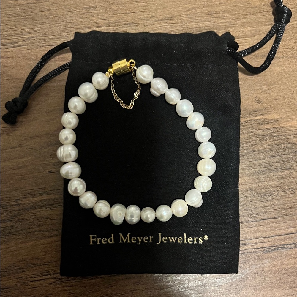 White freshwater genuine Pearl Bracelet